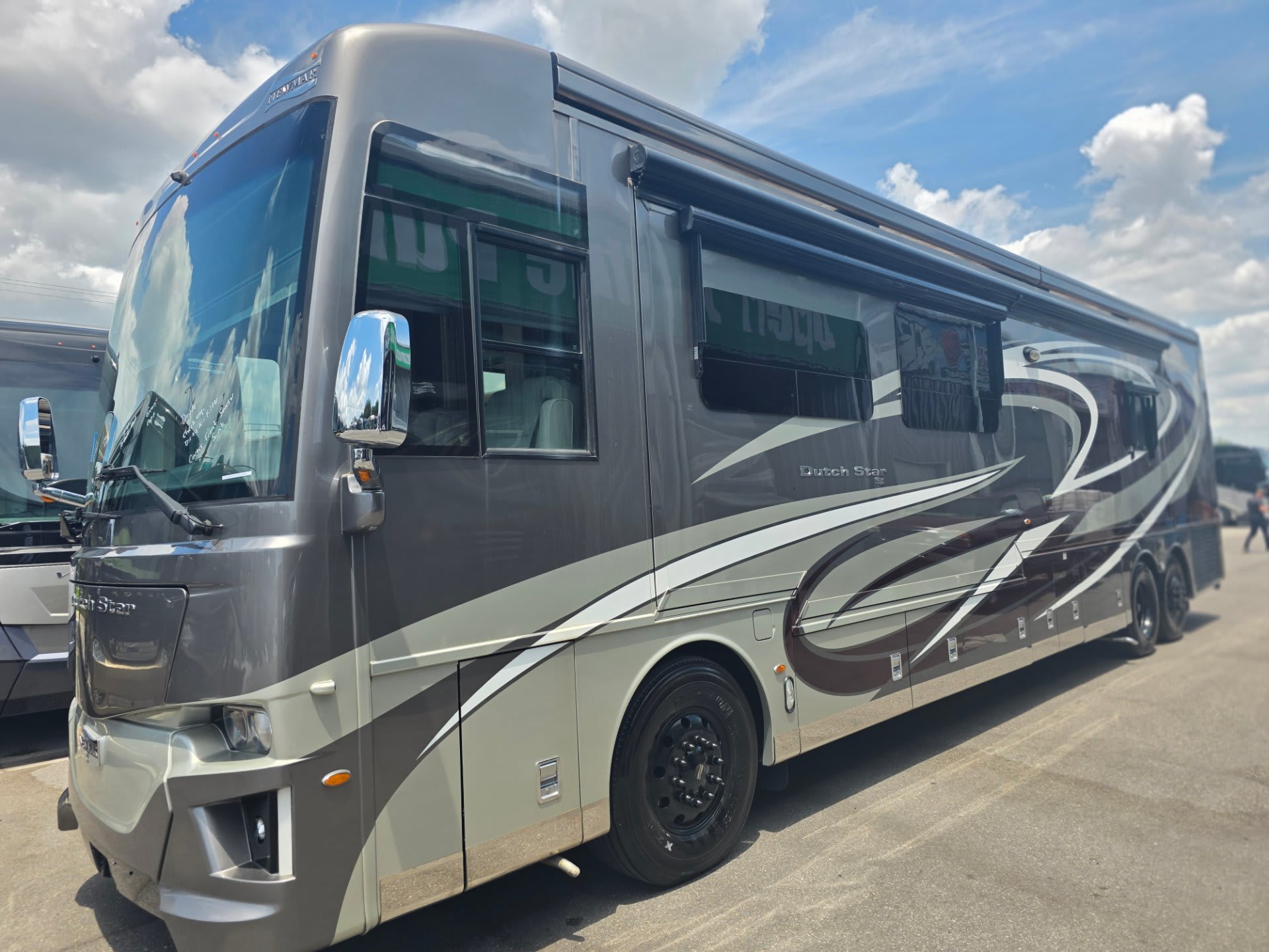 2022 Newmar Dutch Star 4326 - Exterior view 2