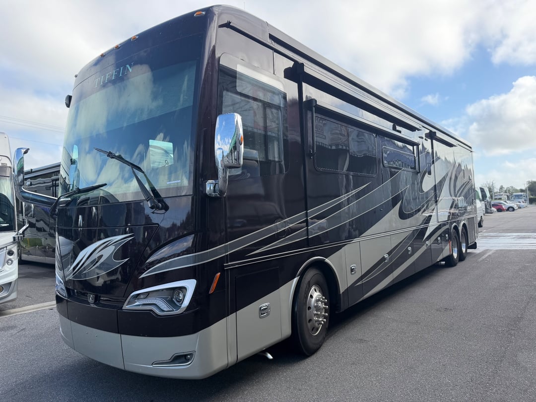 2019 Tiffin Allegro Bus 45 OPP, Exterior photo 2