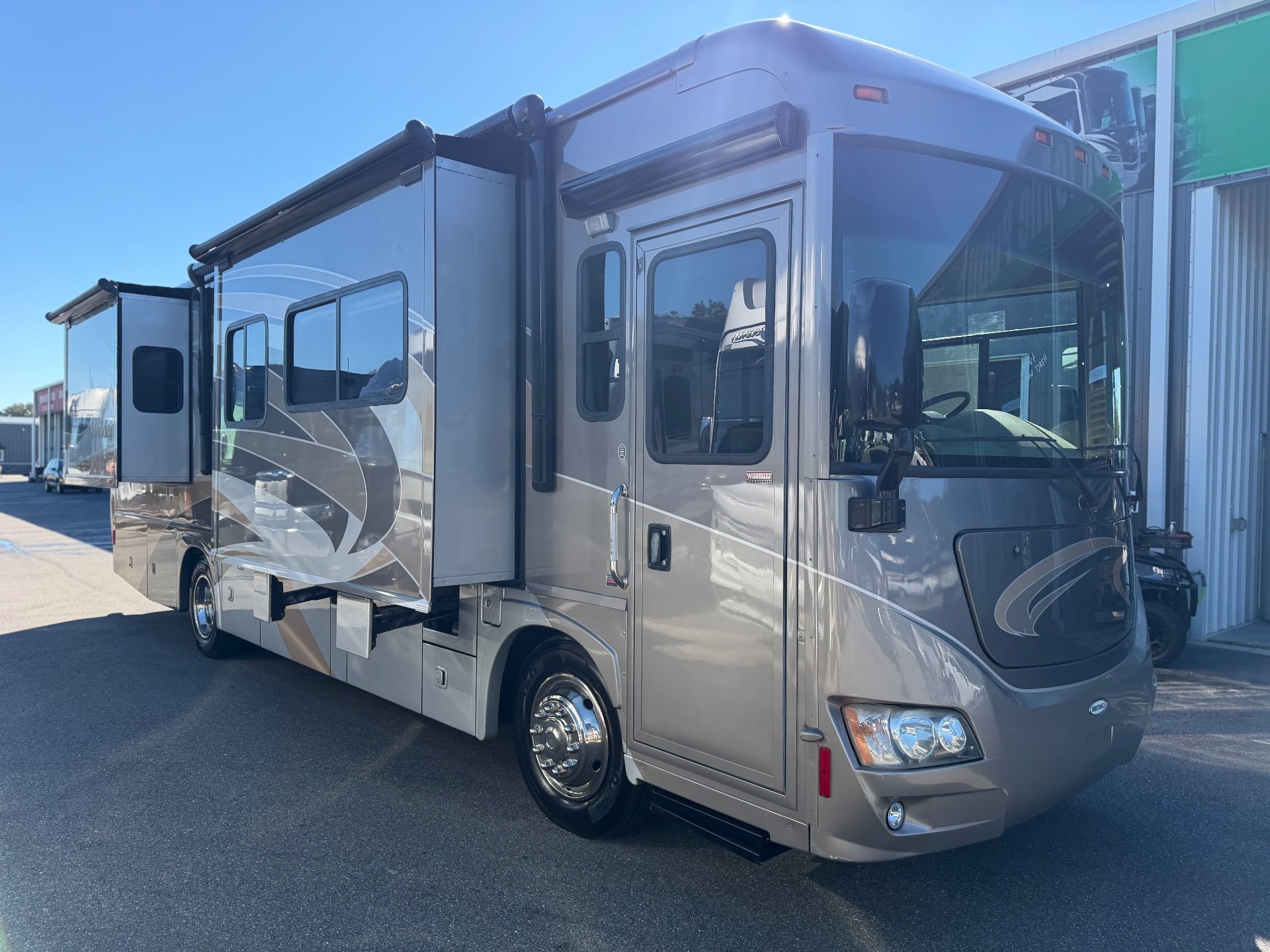 2011 Itasca Meridian 34Y — Photo 1