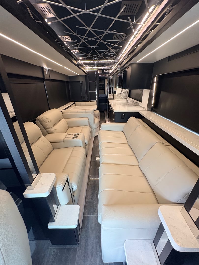 2025 Tiffin Zephyr 45 PZ, Living area photo 3