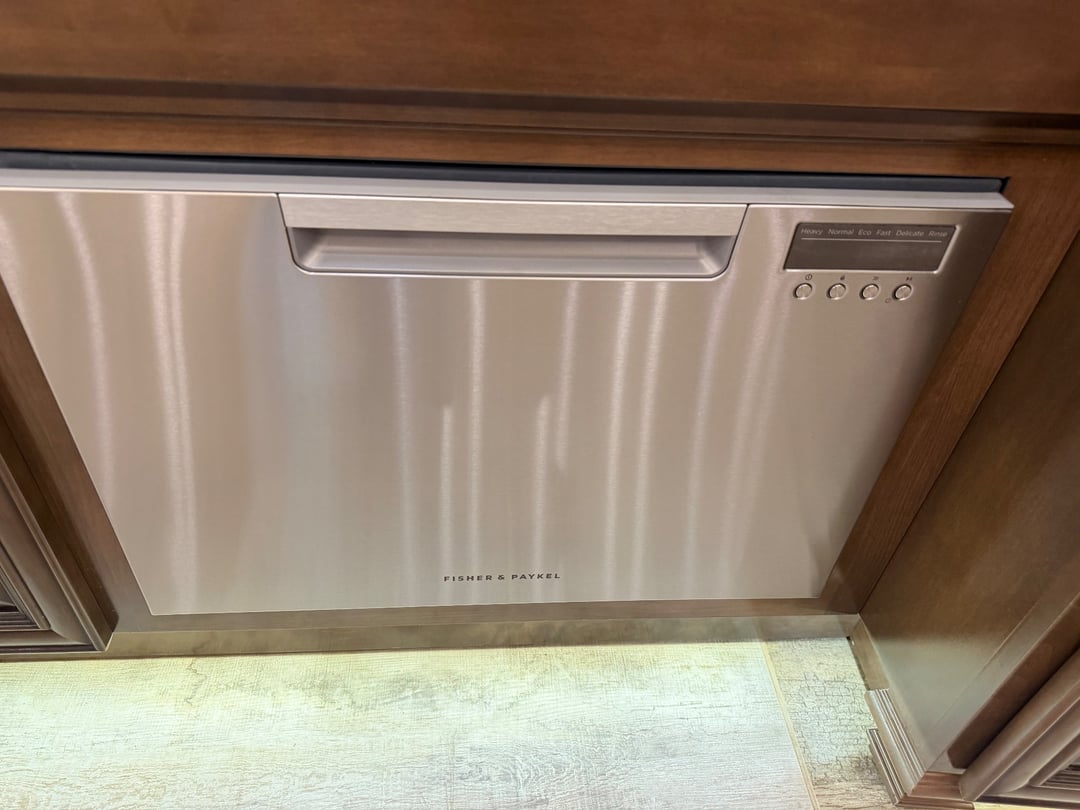 2020 Newmar Mountain Aire 4551, Kitchen photo 4