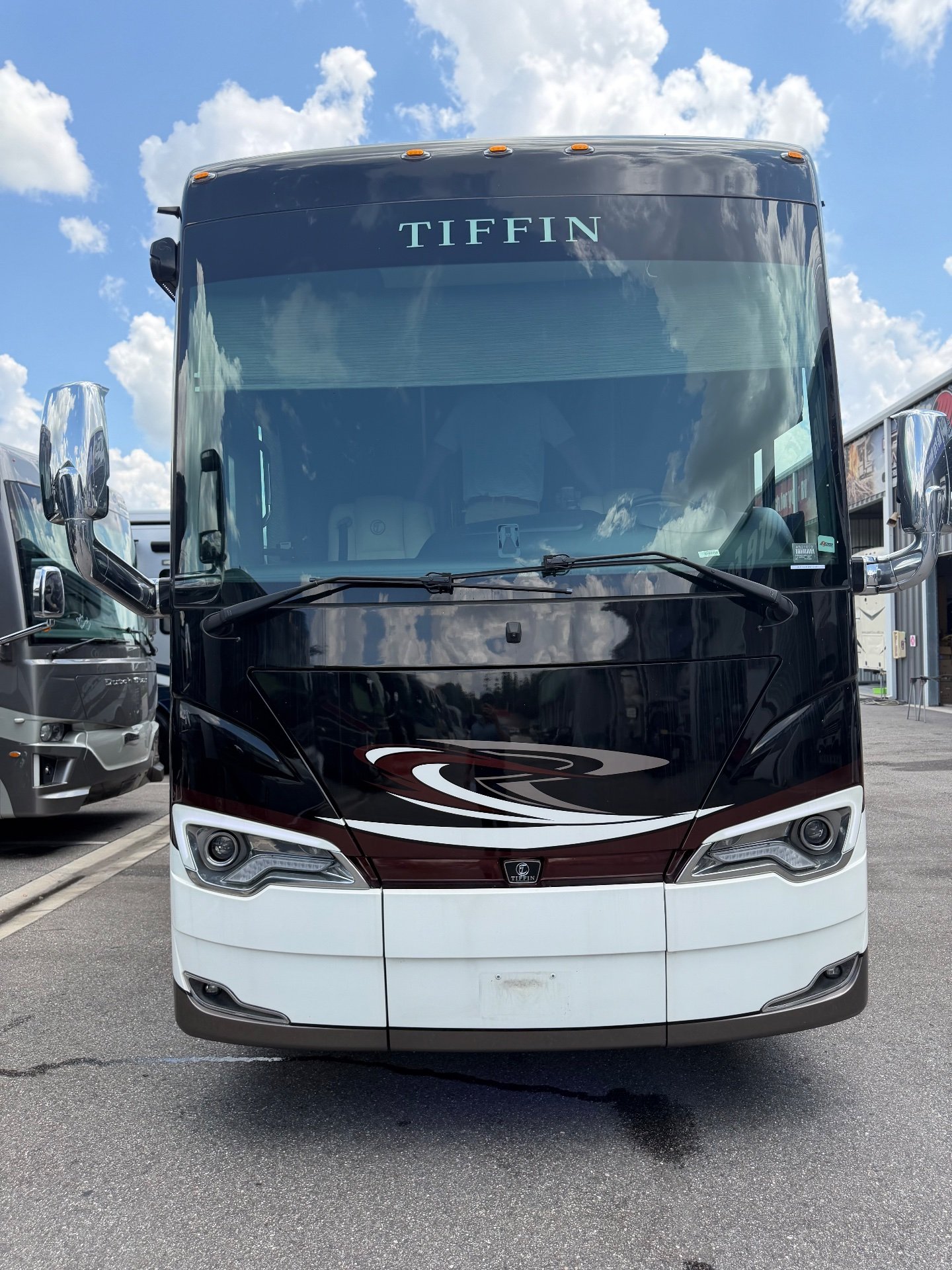 2021 Tiffin Allegro Bus 40 IP - Exterior view 2