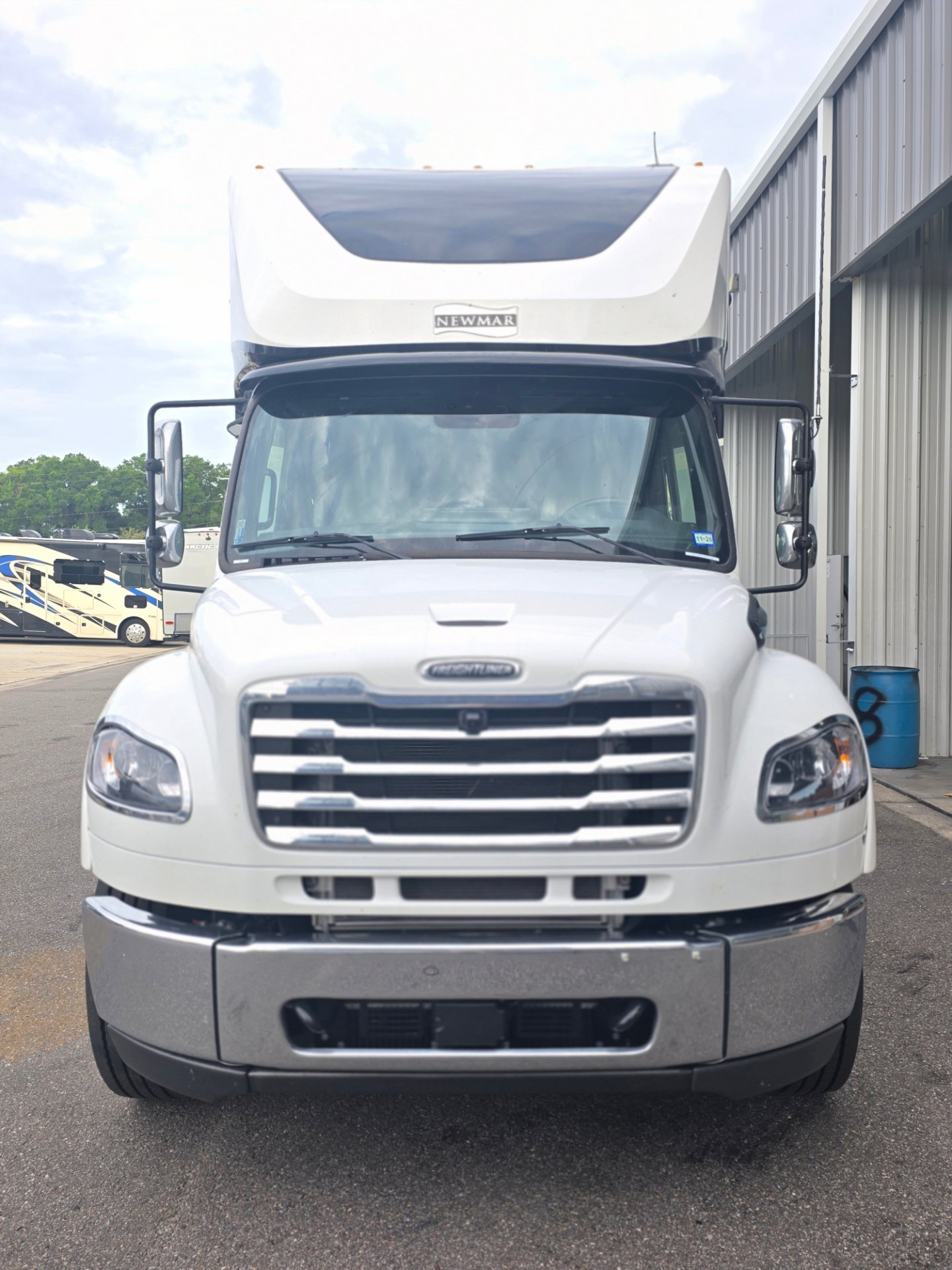 2024 Newmar Super Star 4061 - Exterior view 2