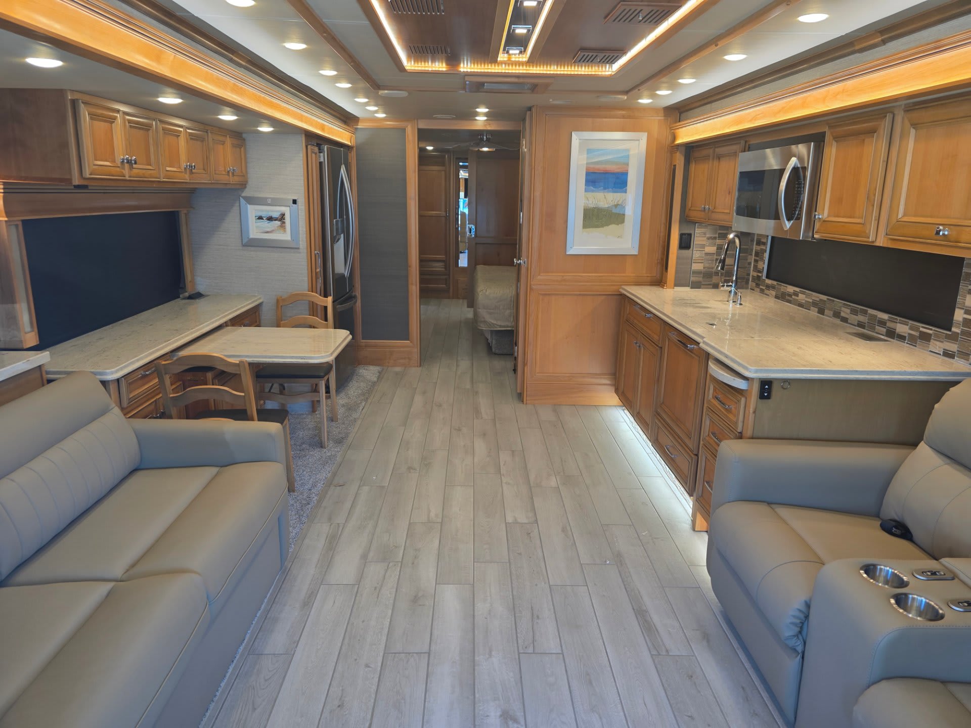 2022 Tiffin Phaeton 40 IH - Interior view