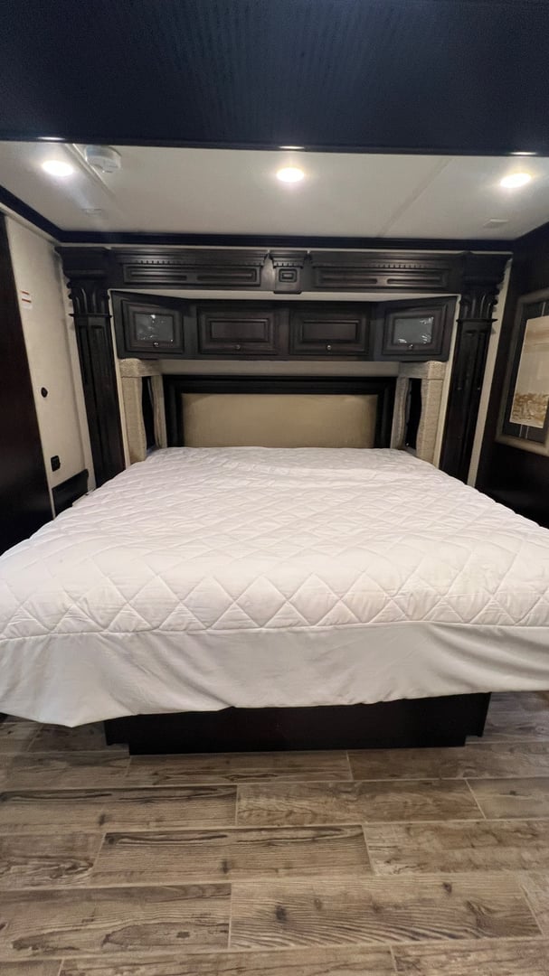 2018 Newmar Dutch Star 4369, Bedroom photo 3