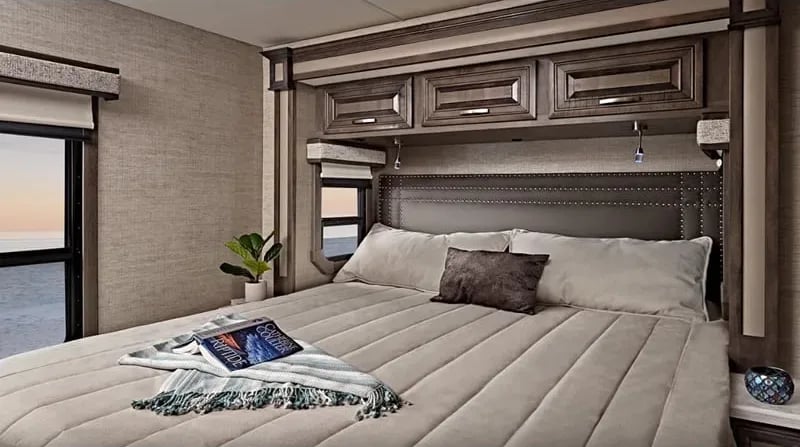 King size bed