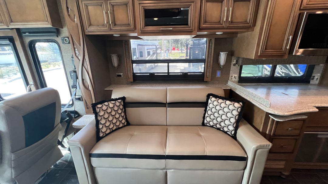 2019 Newmar Ventana 4037, Living area photo 2