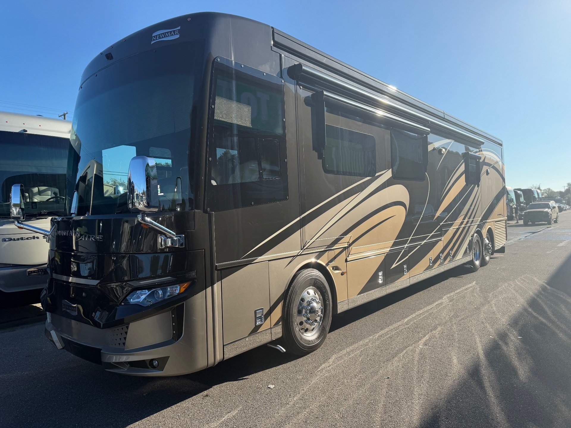 2020 Newmar Mountain Aire 4551 - Photo 2