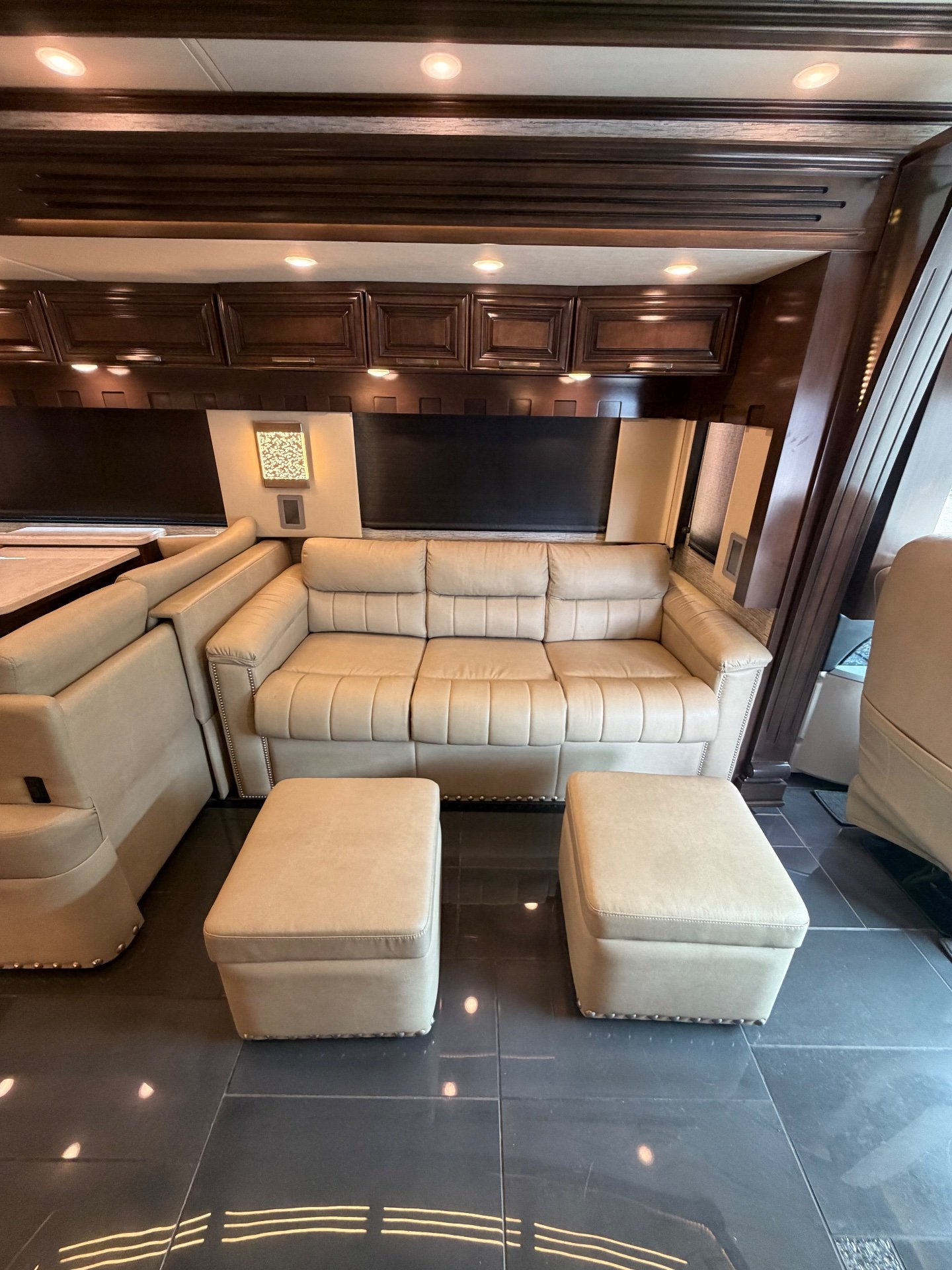 2020 Newmar London Aire 4535 - Interior view 3