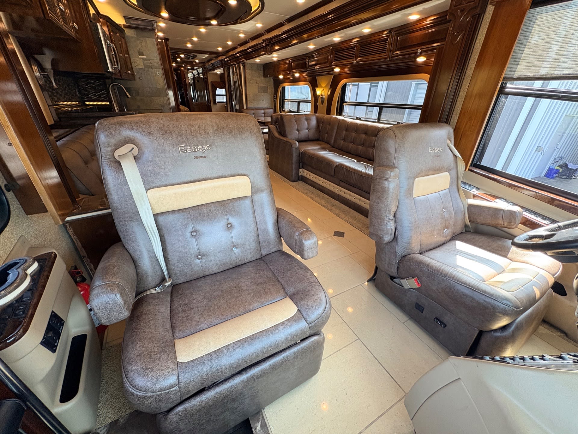 2014 Newmar Essex 4553 - Interior view 3