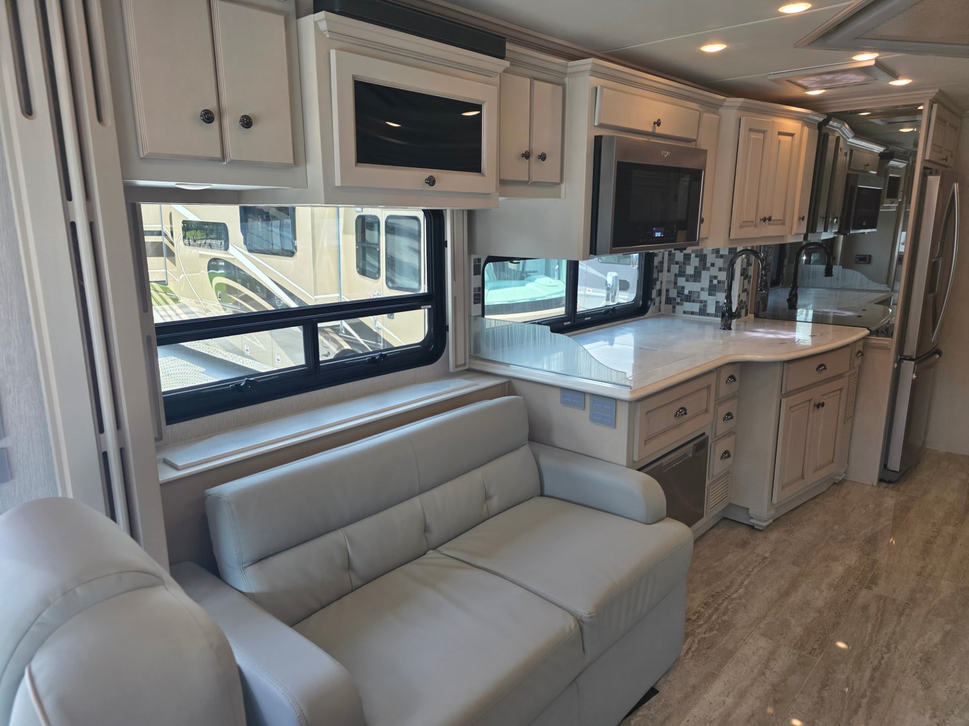 2022 Newmar Dutch Star 4326 - Interior view 2
