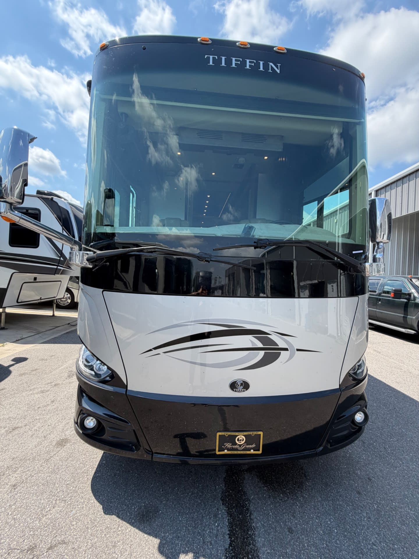 2019 Tiffin Phaeton 44 OH - Exterior view 2