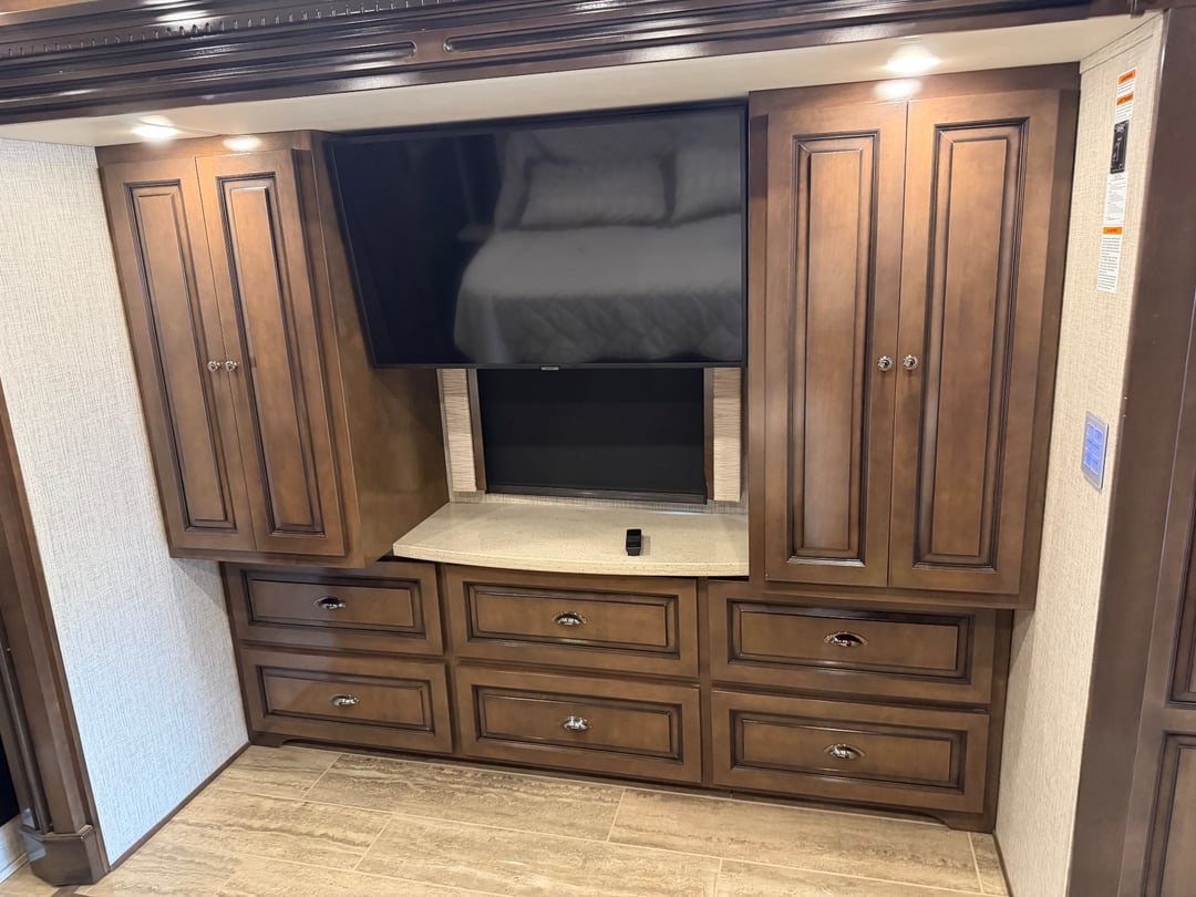 2021 Newmar Dutch Star 4369, Bedroom photo 3