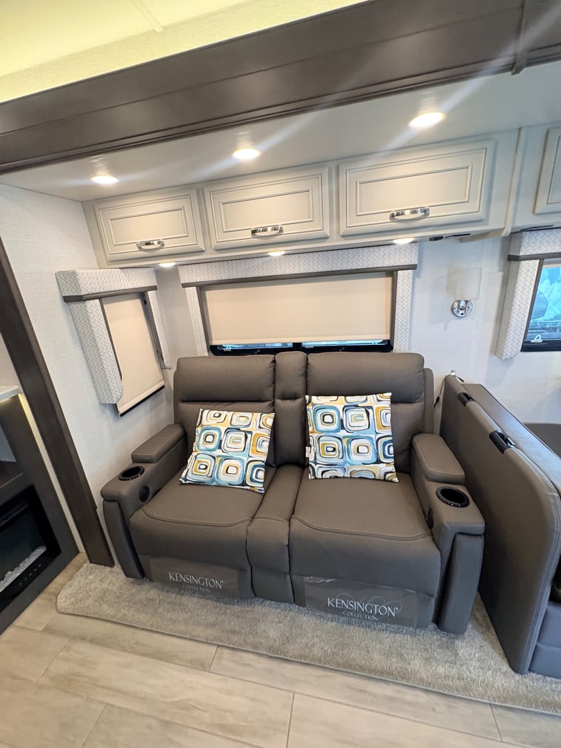 2025 Entegra Coach Accolade XL 37L, Living area photo 4