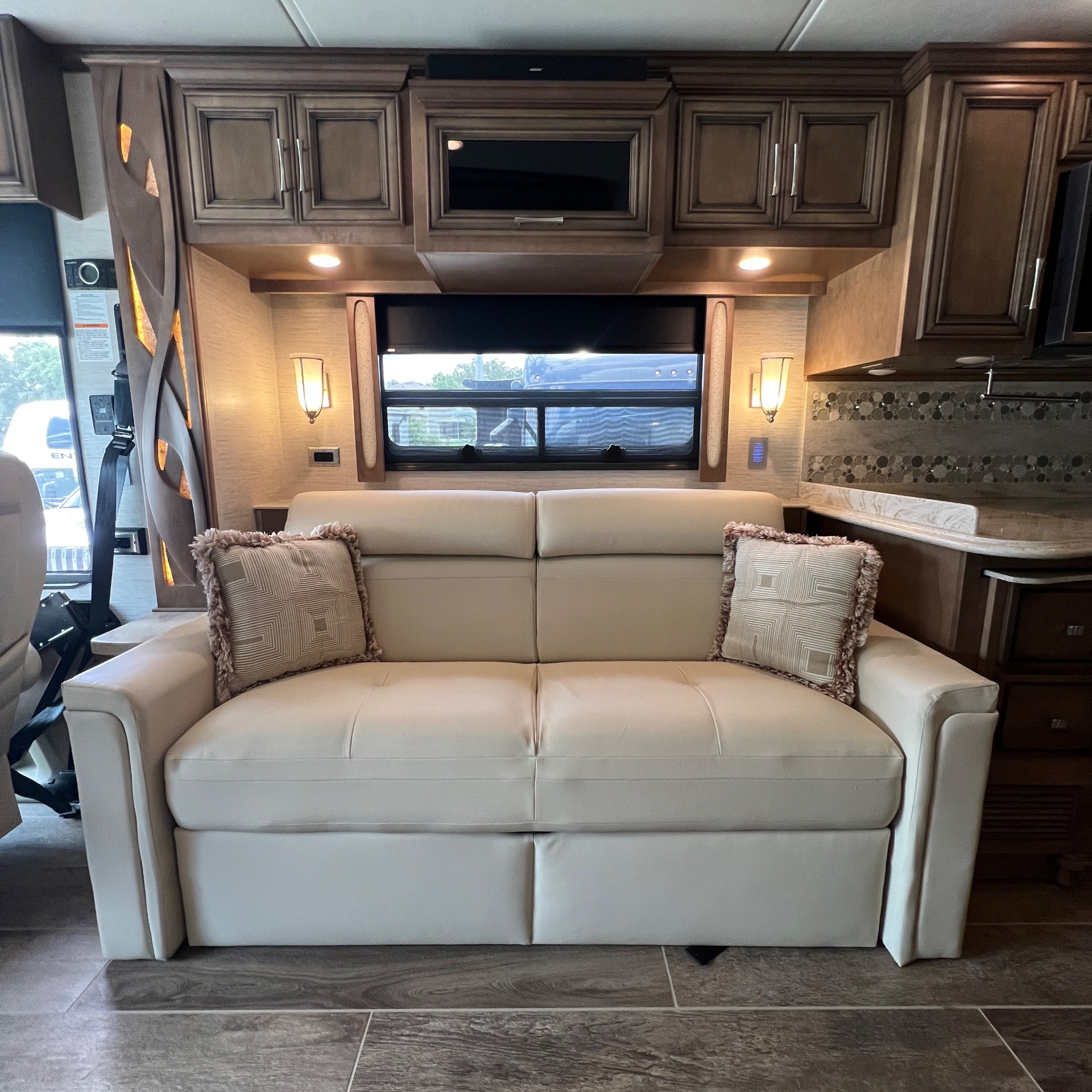 2019 Newmar Ventana 4037 - Interior view 2