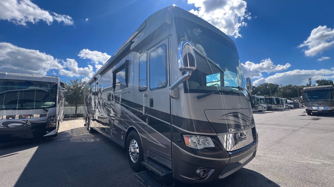 2018 Newmar Dutch Star 4369, Exterior photo 2