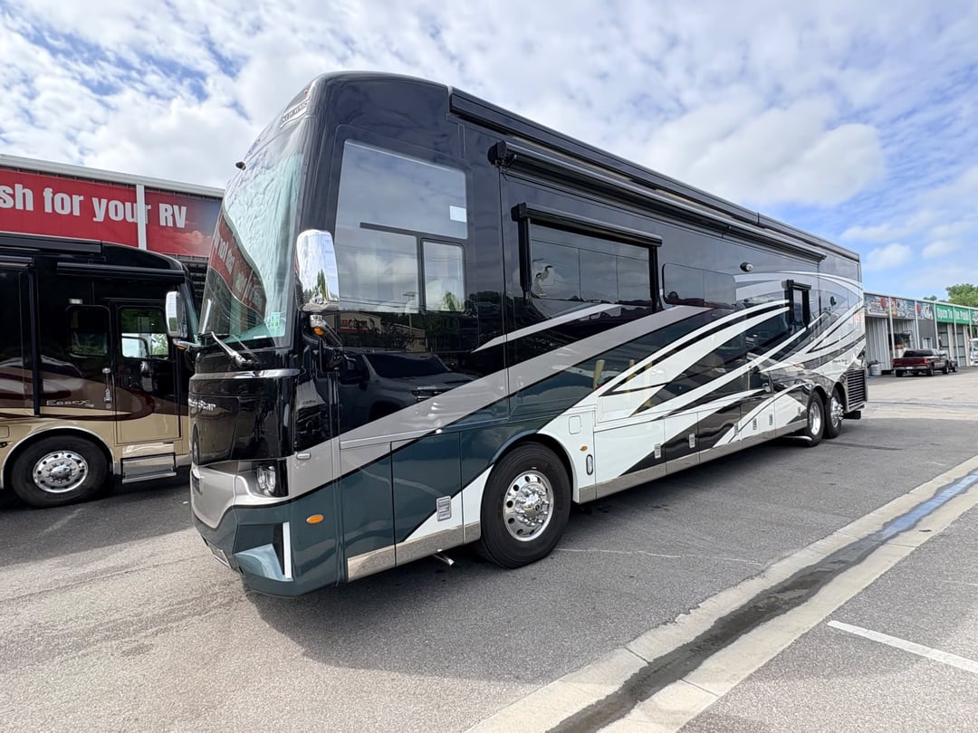 2023 Newmar Dutch Star 4370, Exterior photo 3
