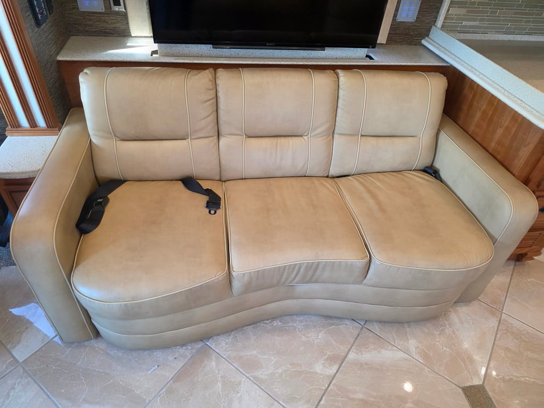 2015 Newmar Dutch Star 4018, Interior photo 4