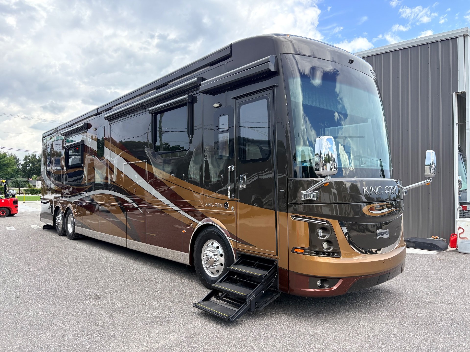 2018 Newmar King Aire 4531 - Exterior view
