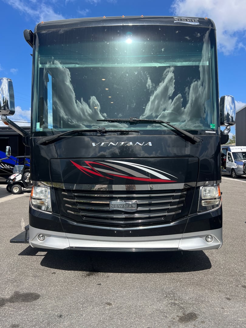 2019 Newmar Ventana 4037, Exterior photo 3