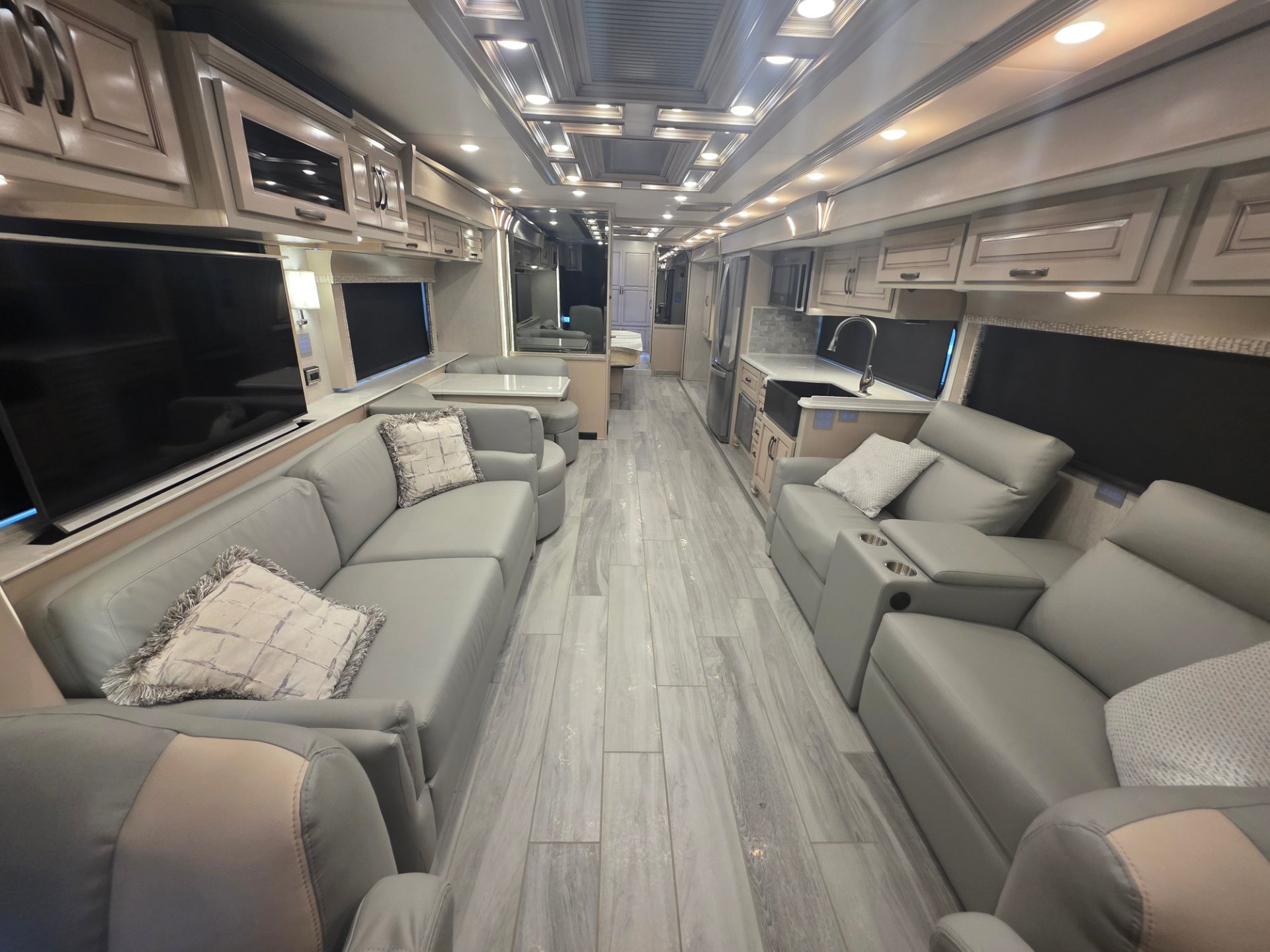 2023 Newmar Dutch Star 4370 - Interior view