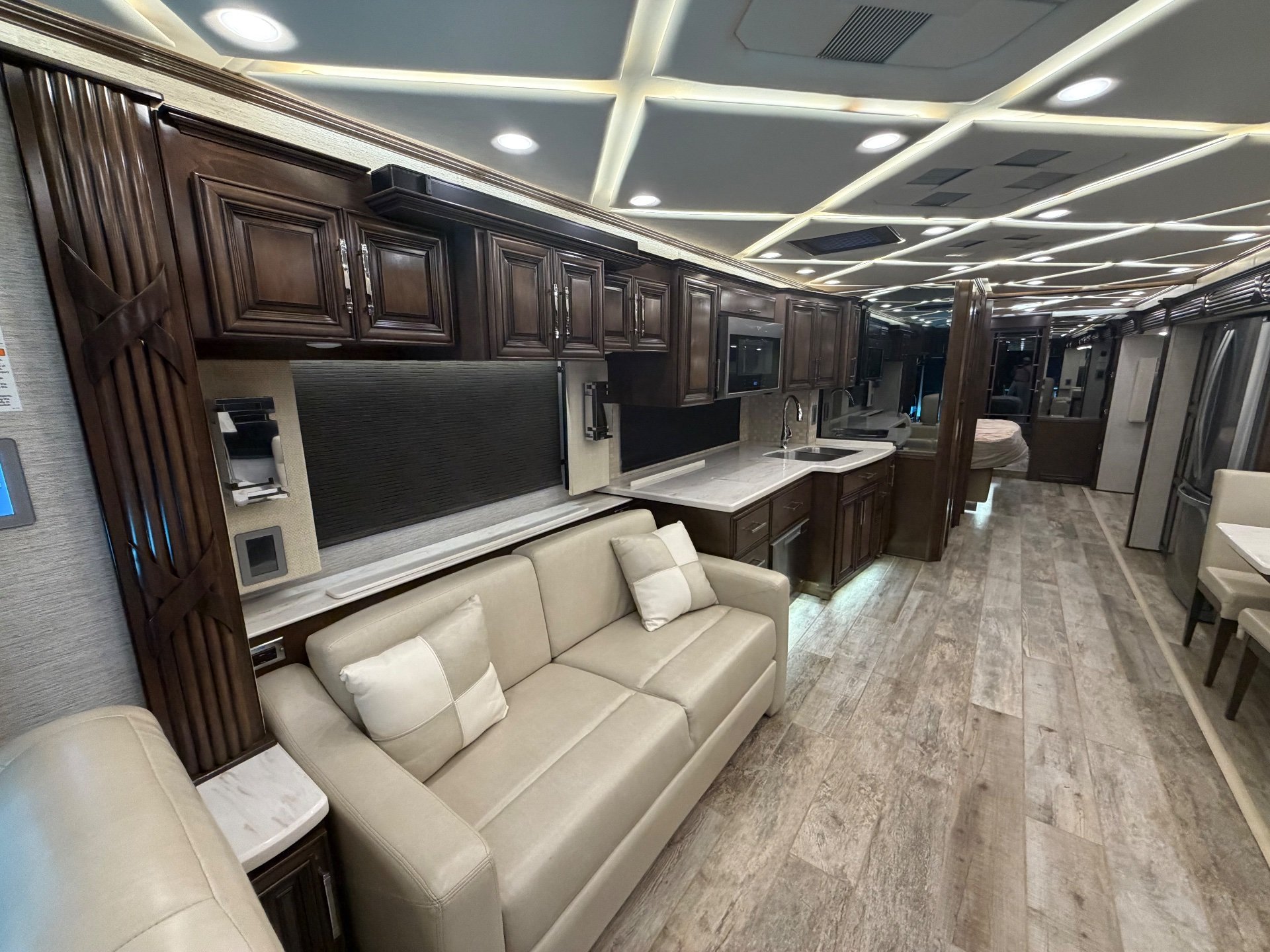 2020 Newmar Mountain Aire 4551 - Interior view 3