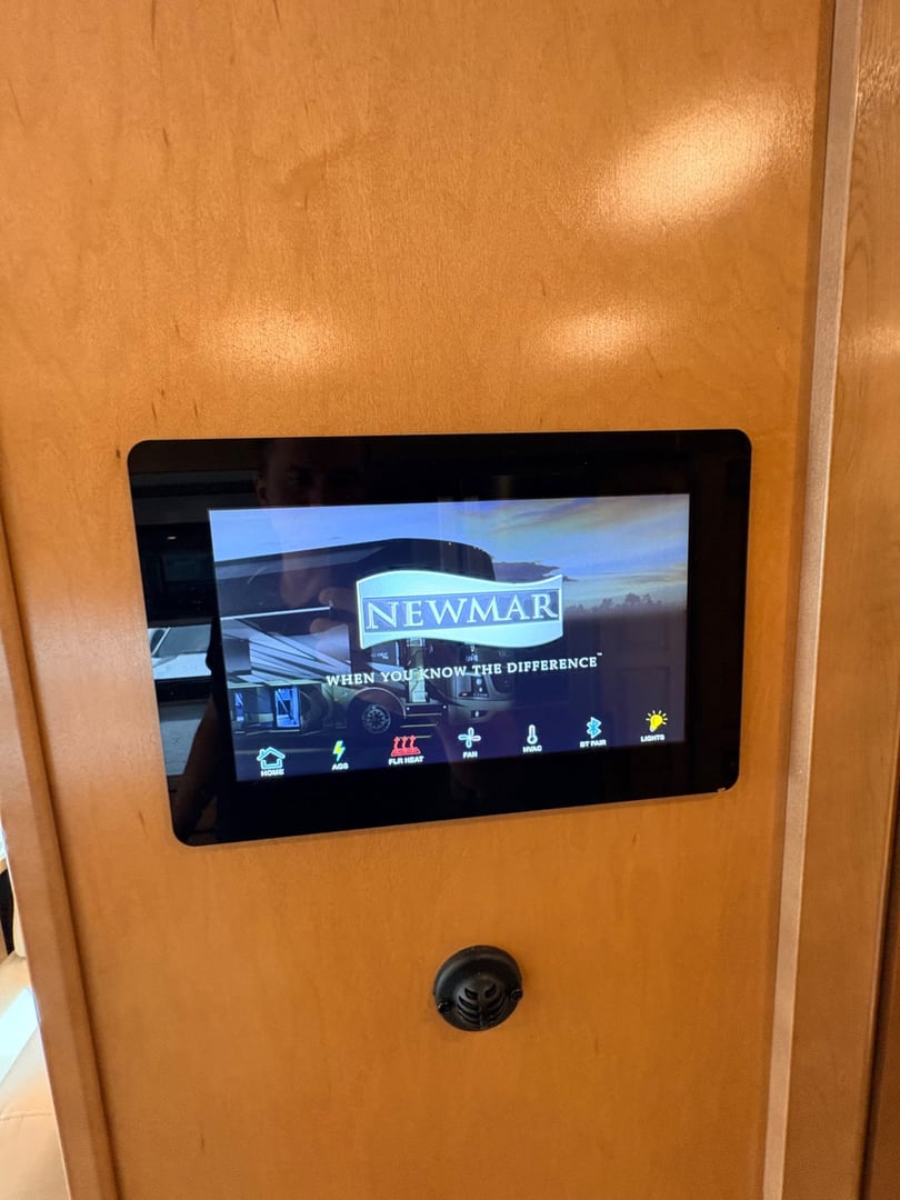 2023 Newmar Dutch Star 4370, Interior photo 17
