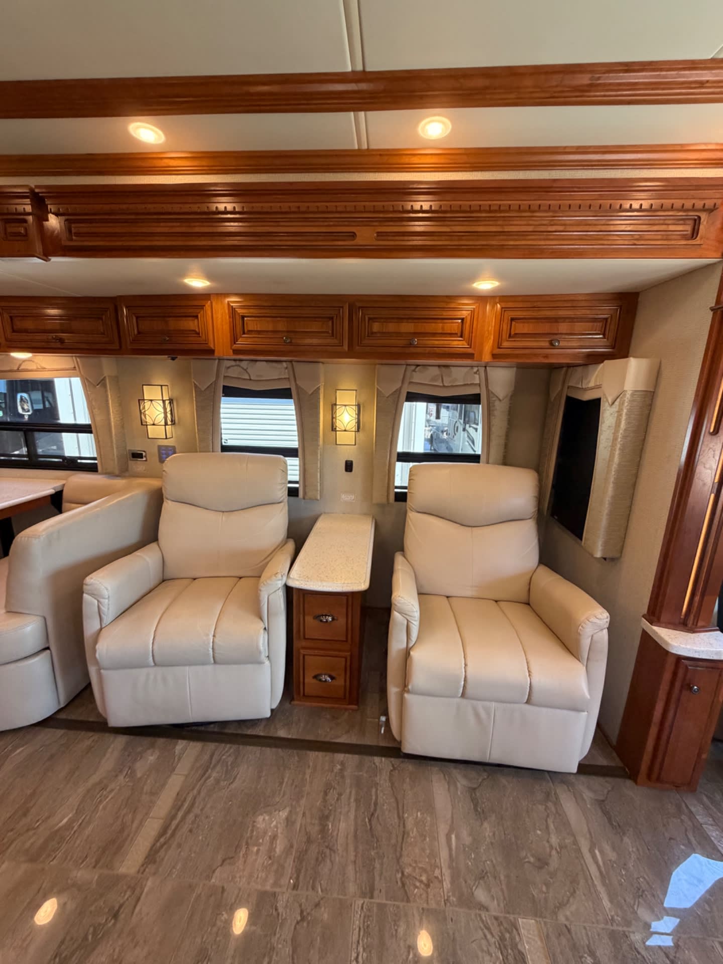 2018 Newmar Dutch Star 4369 - Interior view 3