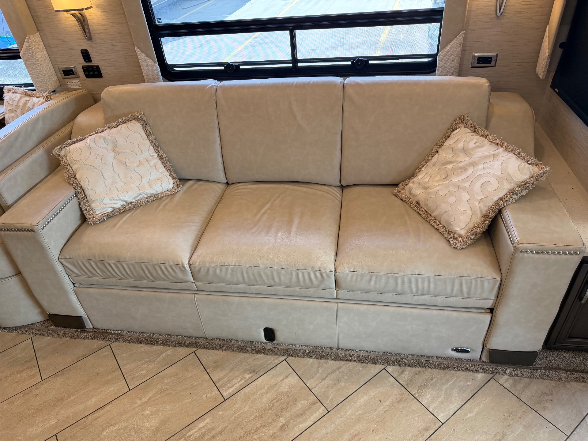 2018 Newmar Ventana 4037 - Interior view 3