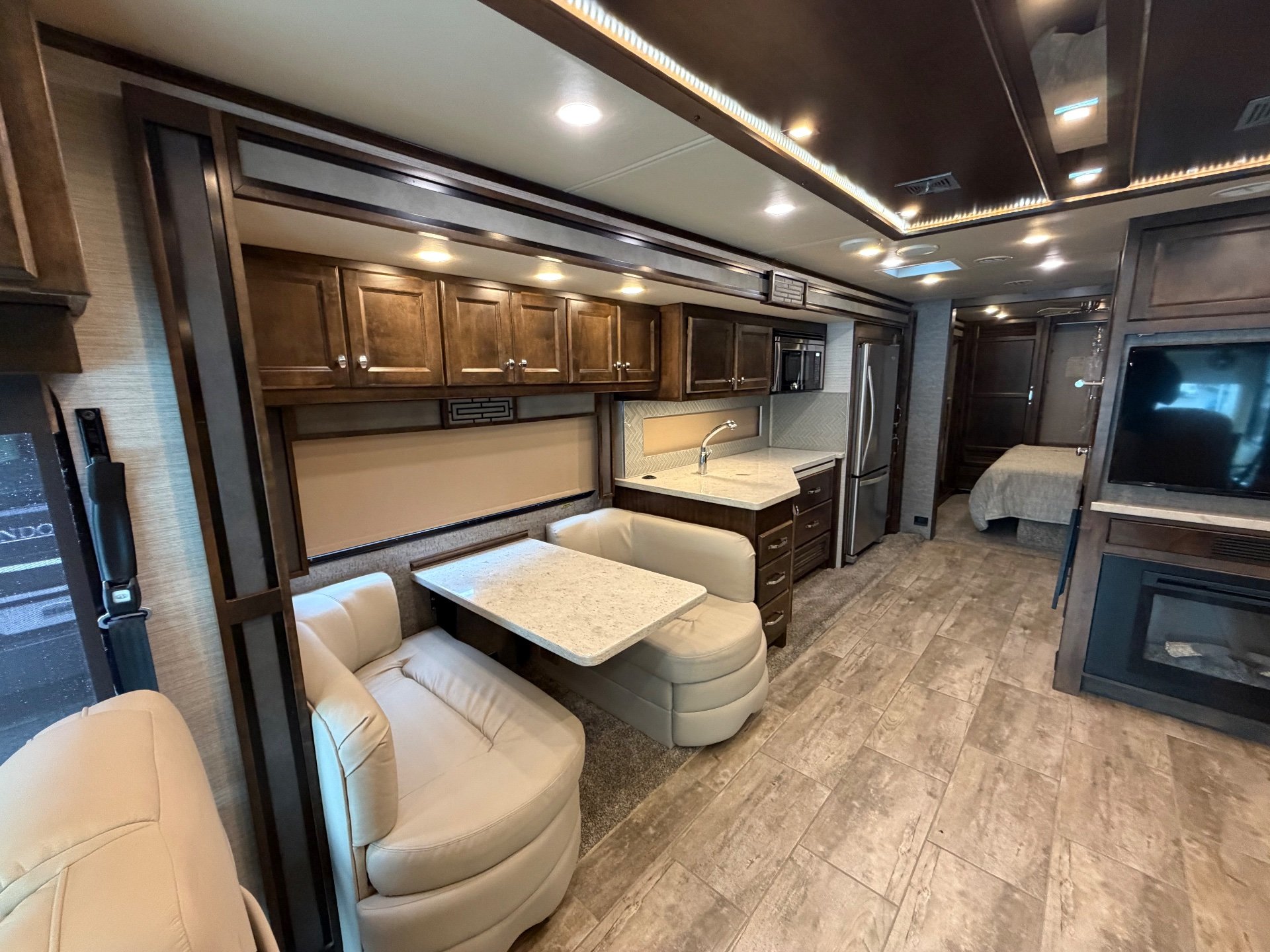 2020 Tiffin Allegro Red 33AA - Interior view 3