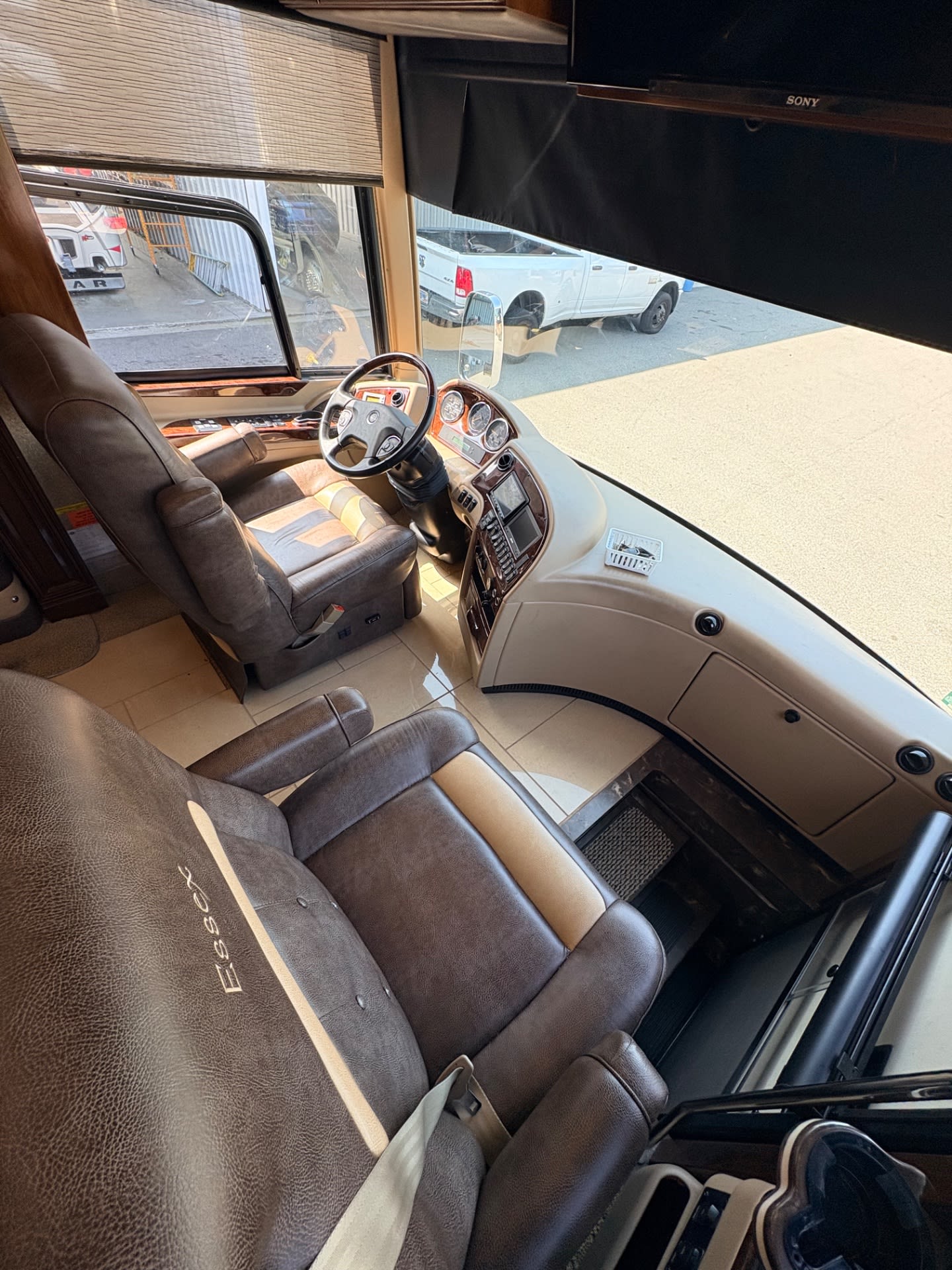 2014 Newmar Essex 4553 - Interior view 2
