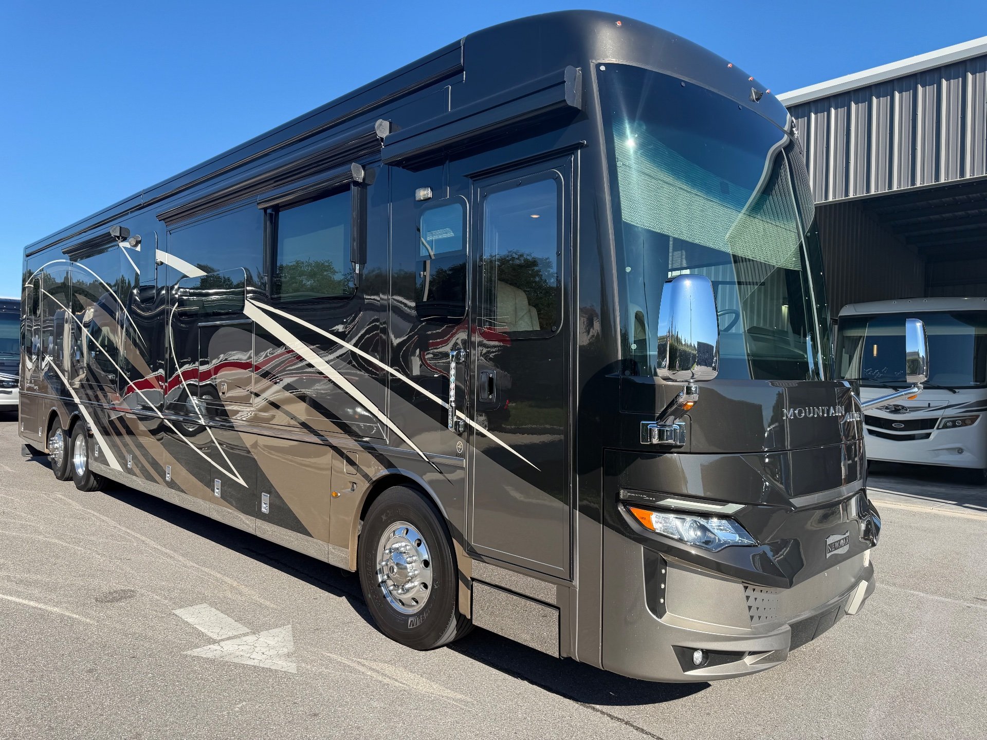 2020 Newmar Mountain Aire 4551 - Photo 4