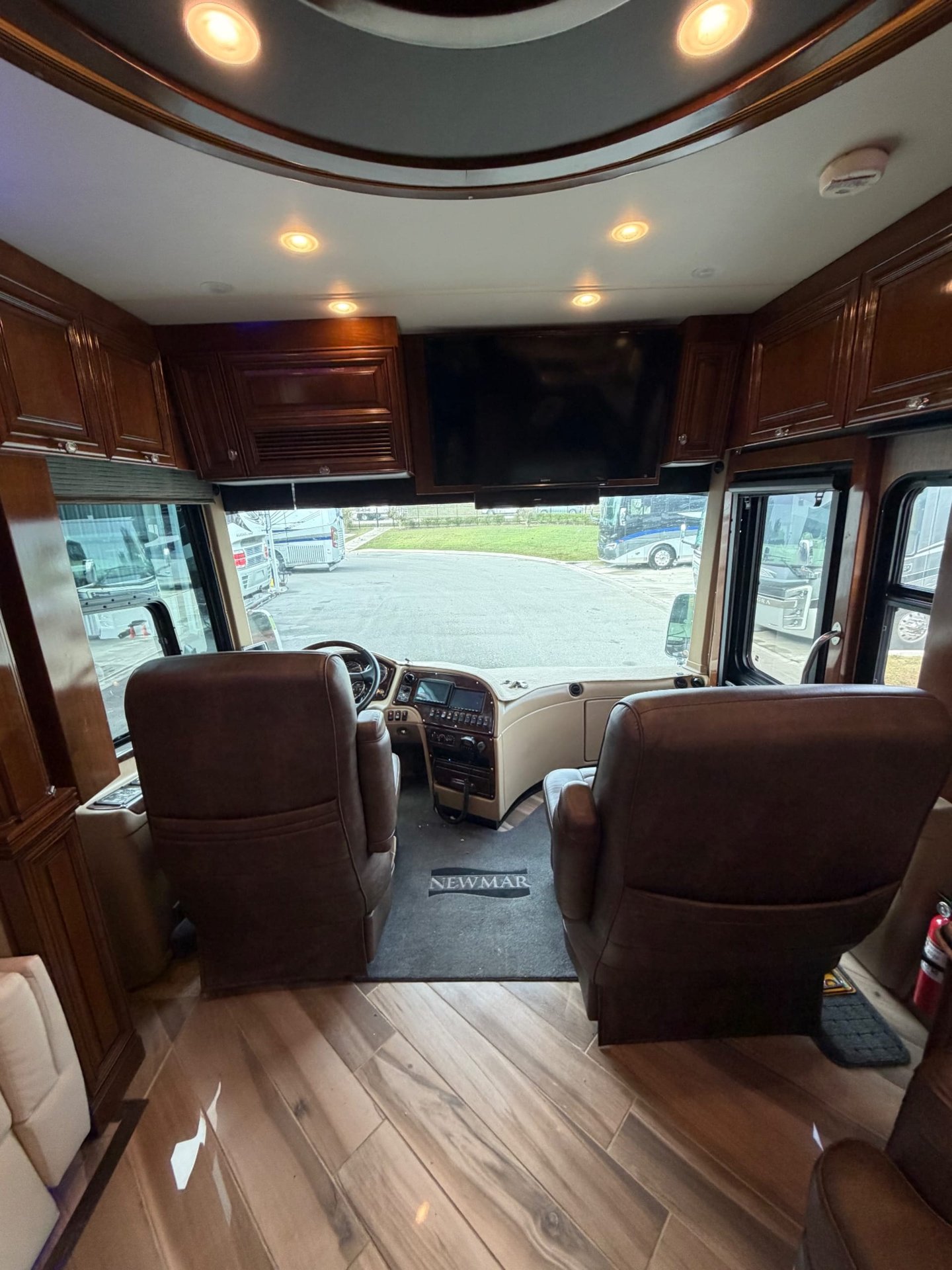 2016 Newmar Essex 4519 - Interior view 2