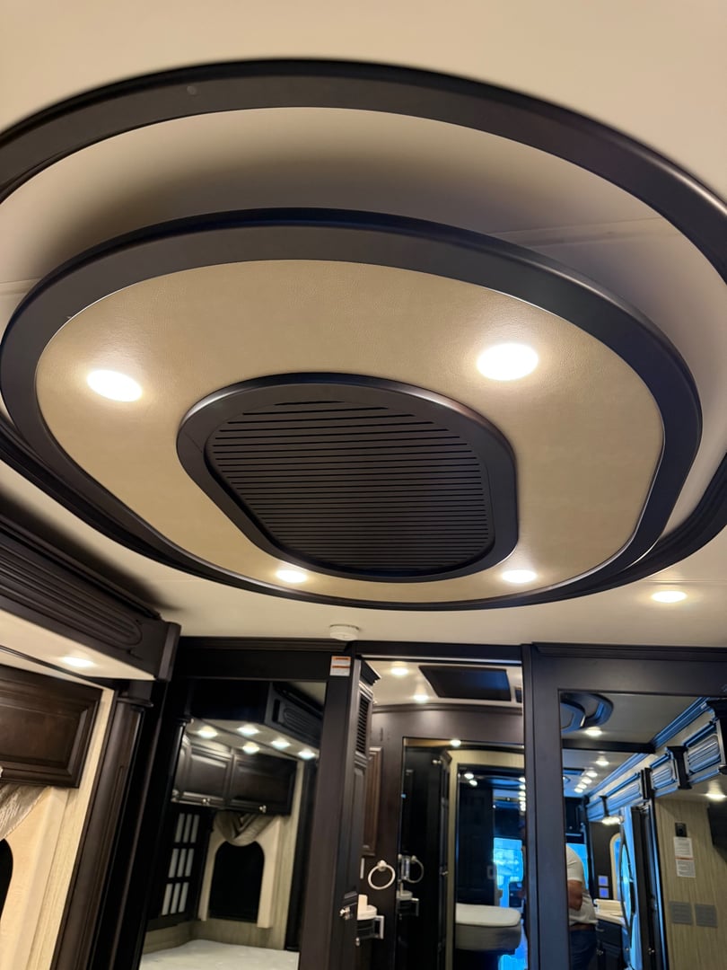 2017 Newmar Essex 4533, Bedroom photo 4