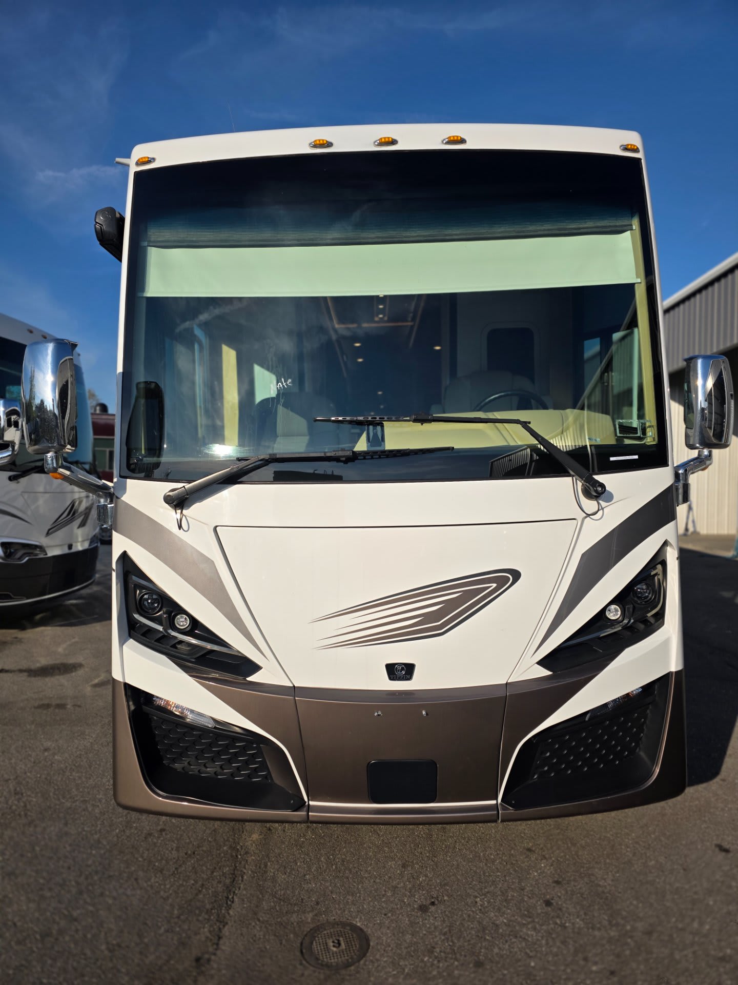 2022 Tiffin Phaeton 36 SH - Exterior view 2