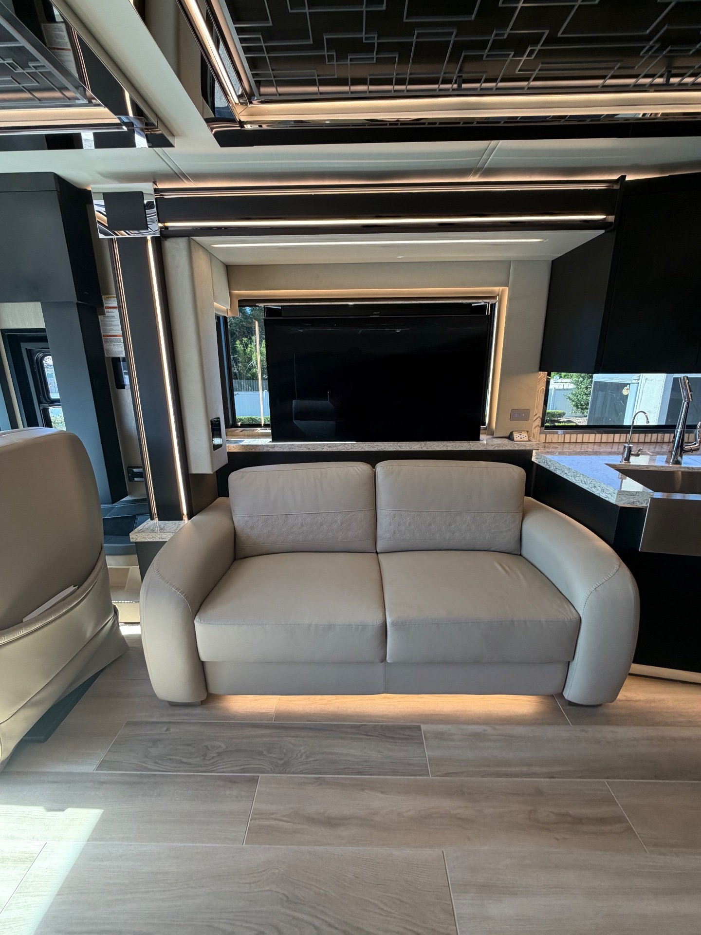 2024 Newmar King Aire 4596 - Interior view 3