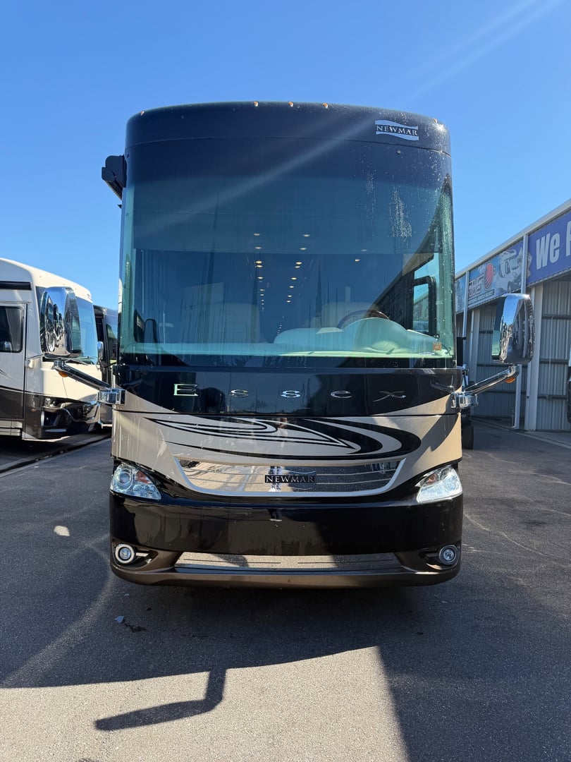 2017 Newmar Essex 4533, Exterior photo 5