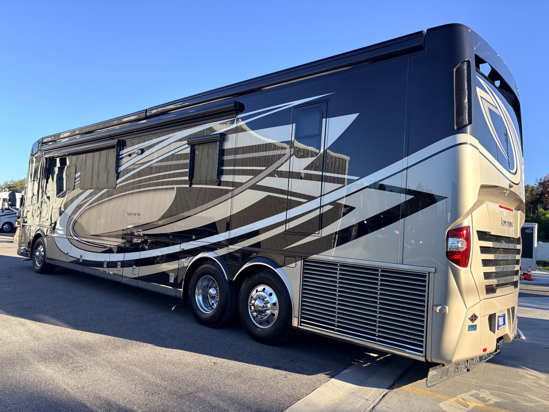 2023 Newmar London Aire 4579, Exterior photo 3