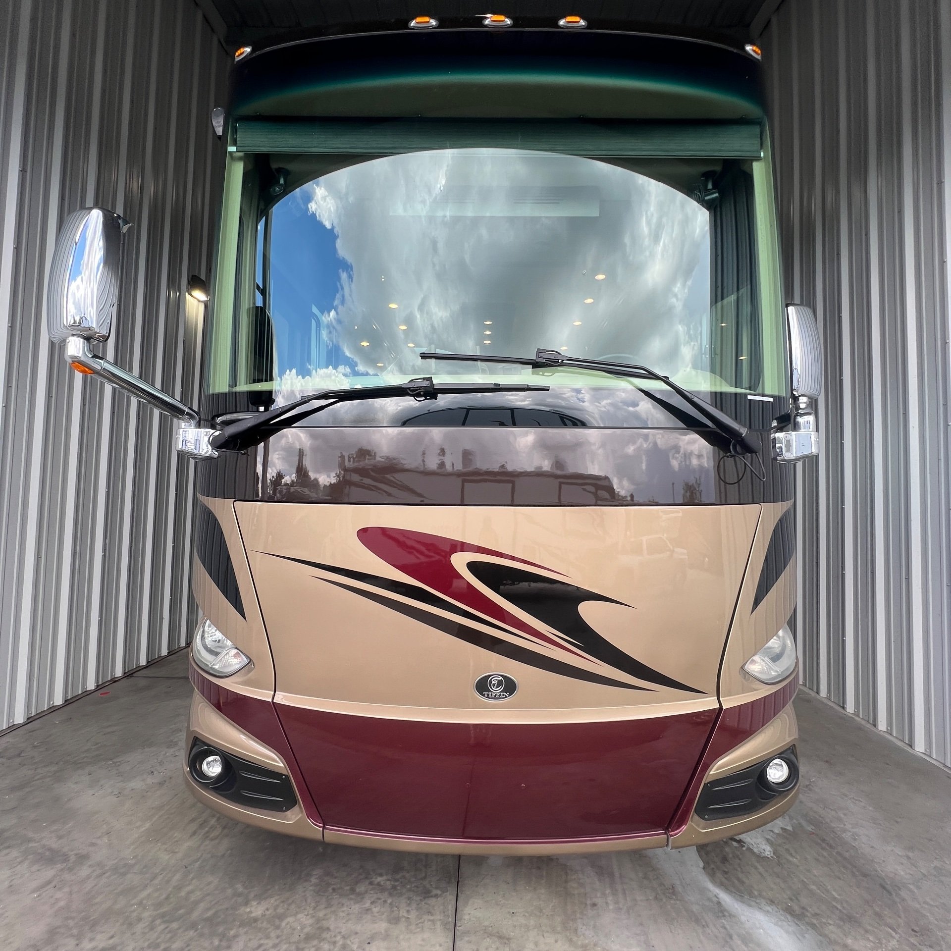 2018 Tiffin Phaeton 40 IH - Exterior view 2