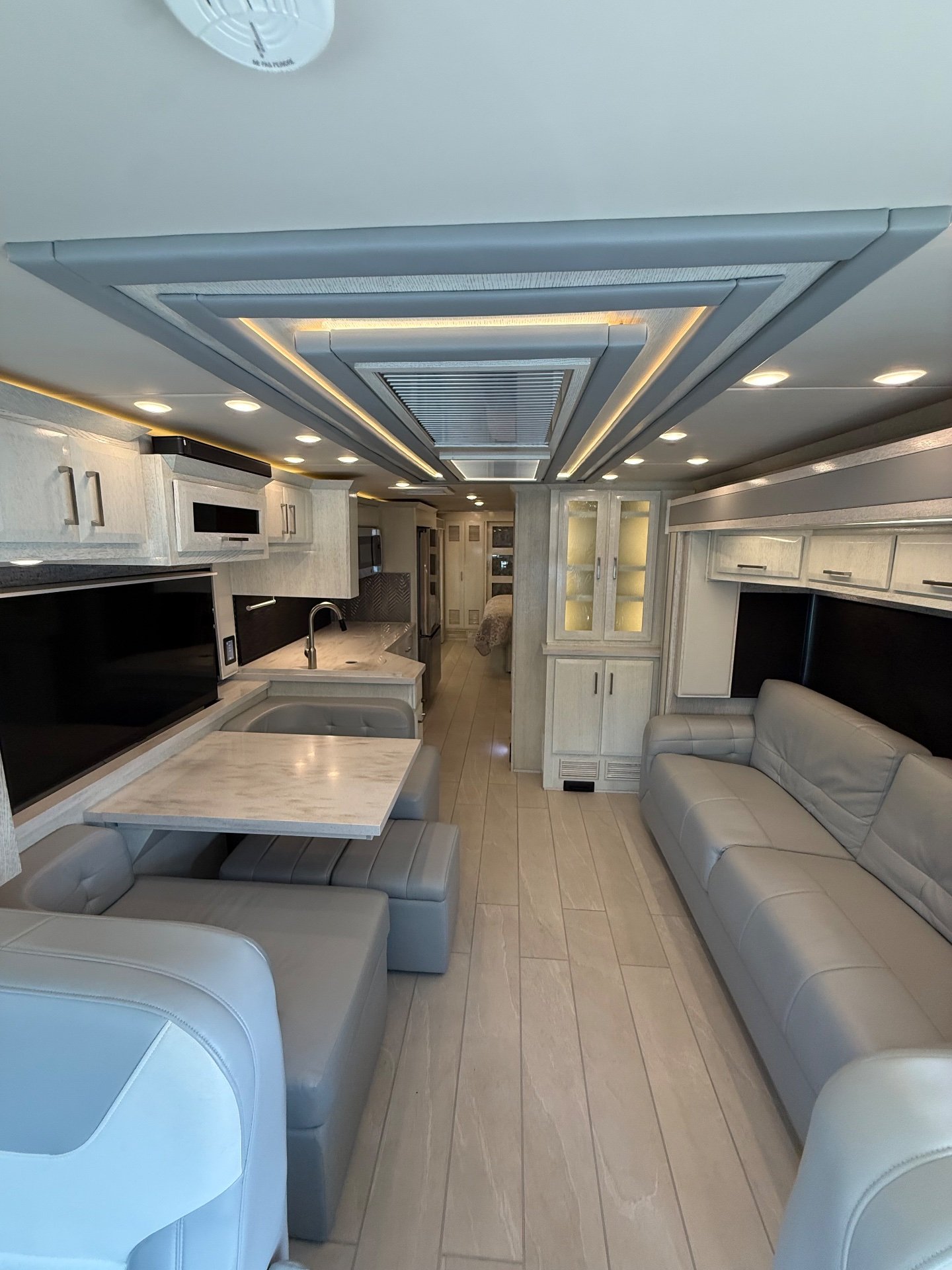 2022 Newmar New Aire 3543 - Interior view