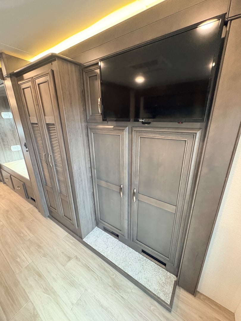 2025 Entegra Coach Accolade XL 37L, Bedroom photo 7