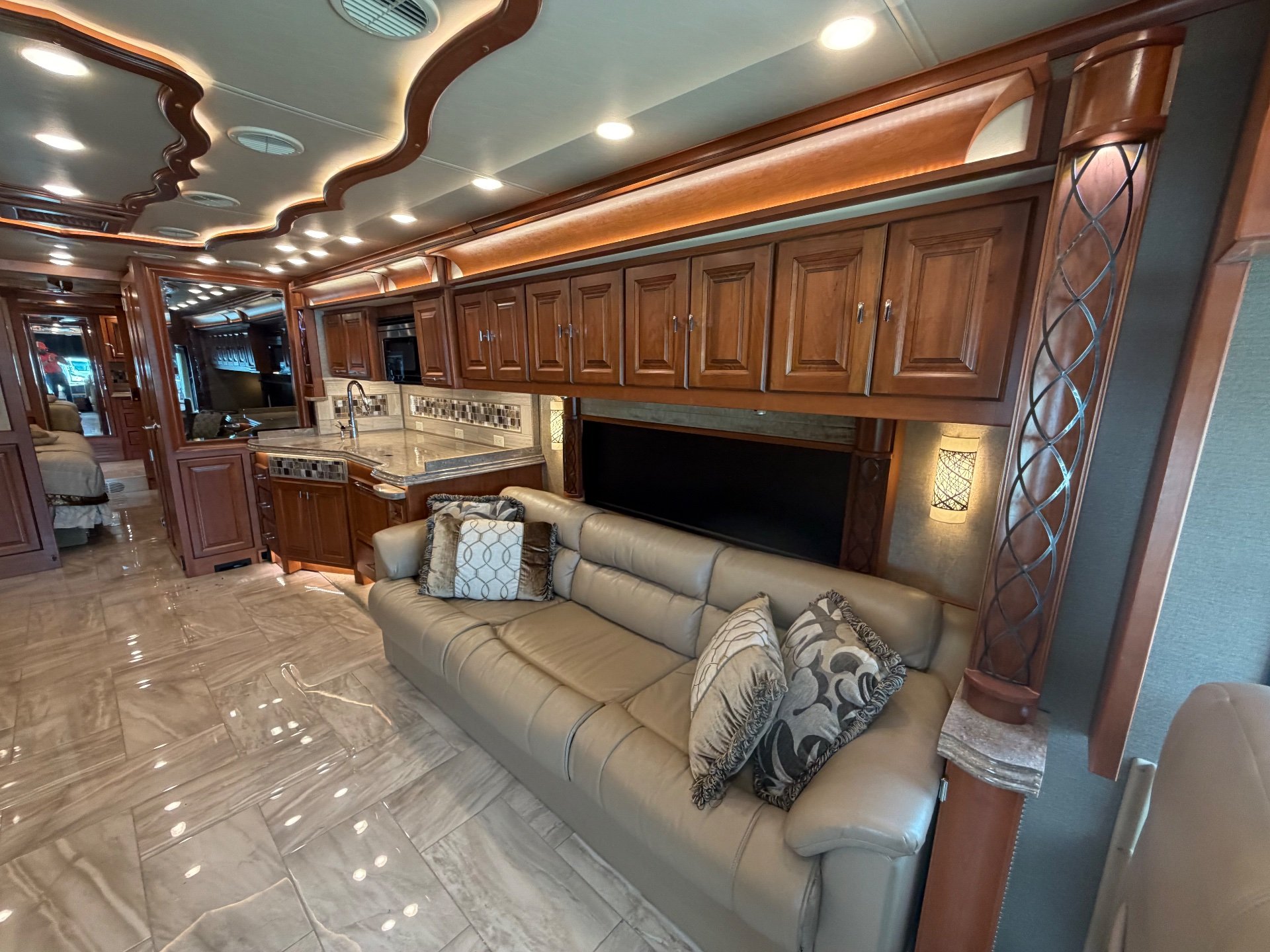 2018 Tiffin Allegro Bus 40SP - Interior view 2
