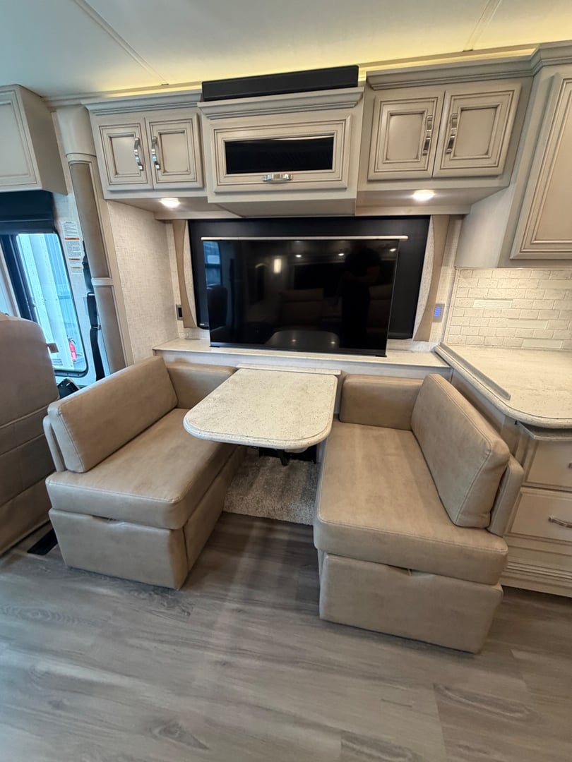 2023 Newmar Kountry Star 4068, Dining area photo 2