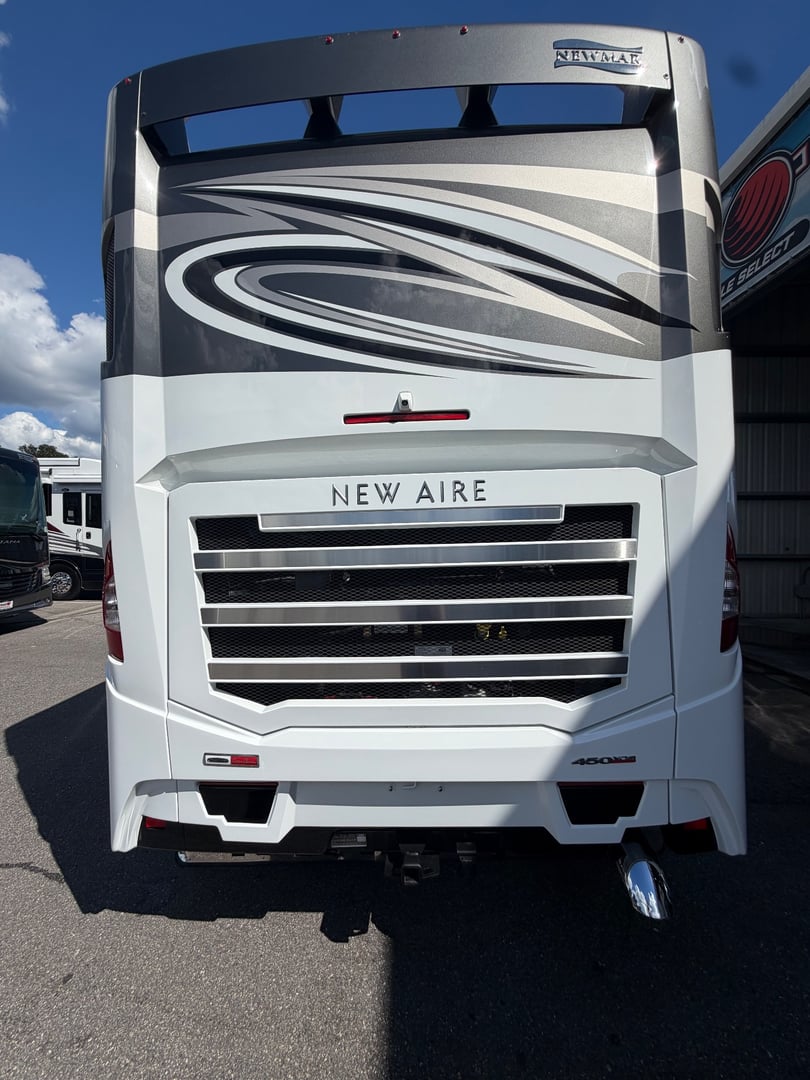 2022 Newmar New Aire 3541, Exterior photo 3