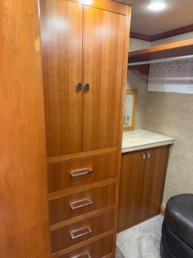 2017 Tiffin Zephyr 45 PZ, Bedroom photo 3