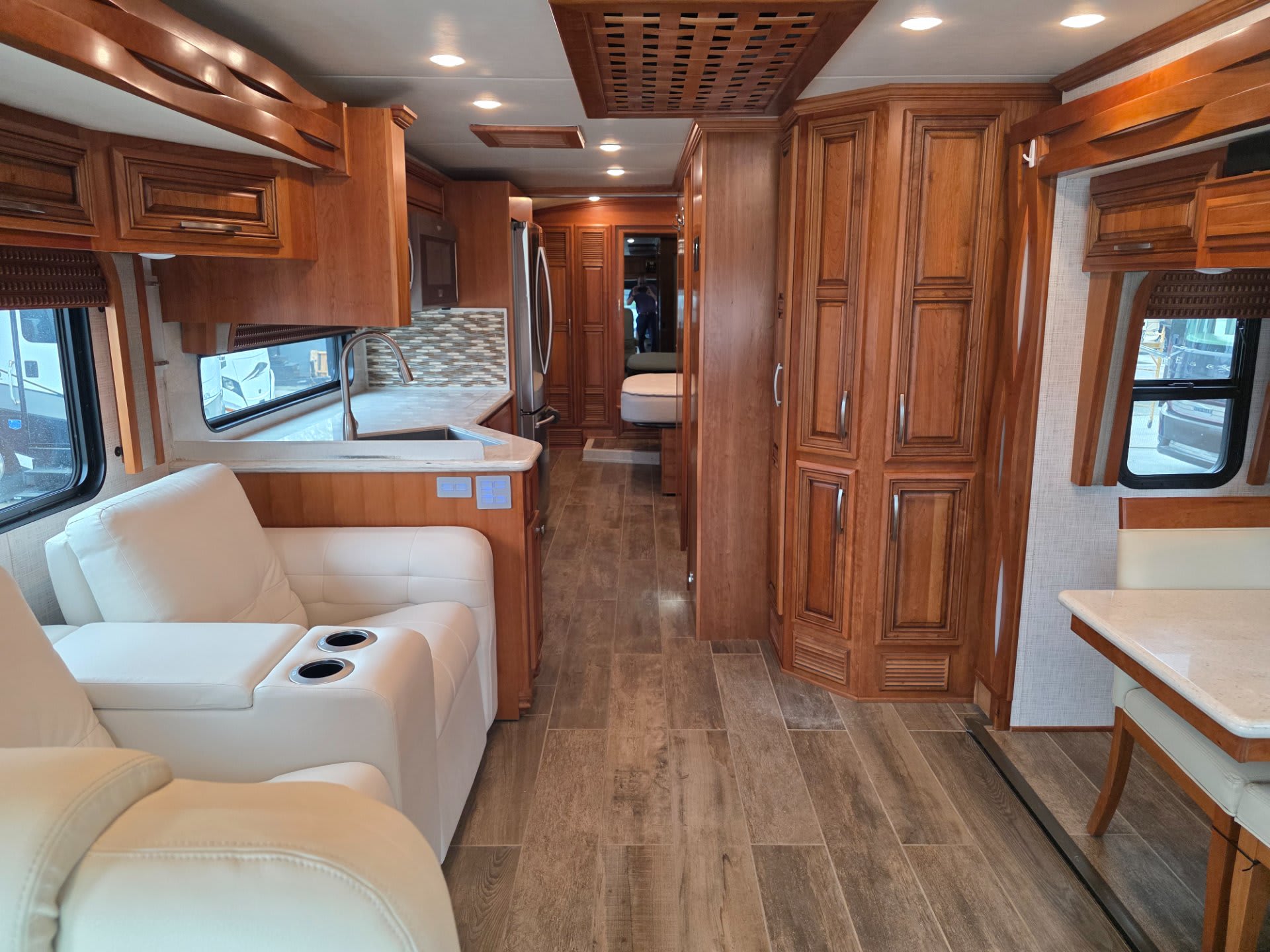 2019 Newmar New Aire 3345 - Interior view
