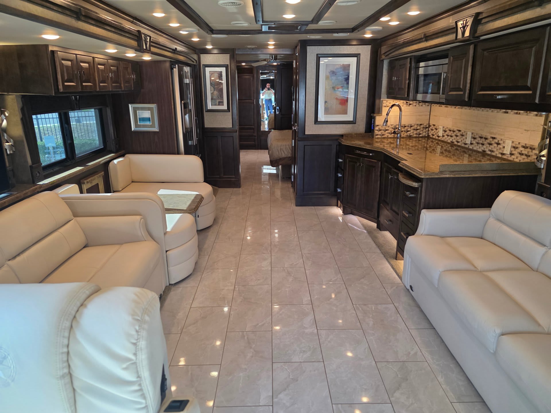 2017 Tiffin Phaeton 40 IH - Interior view