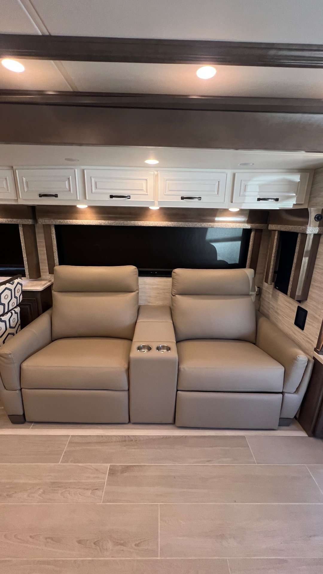 2025 Newmar Dutch Star 4340 - Interior view 2