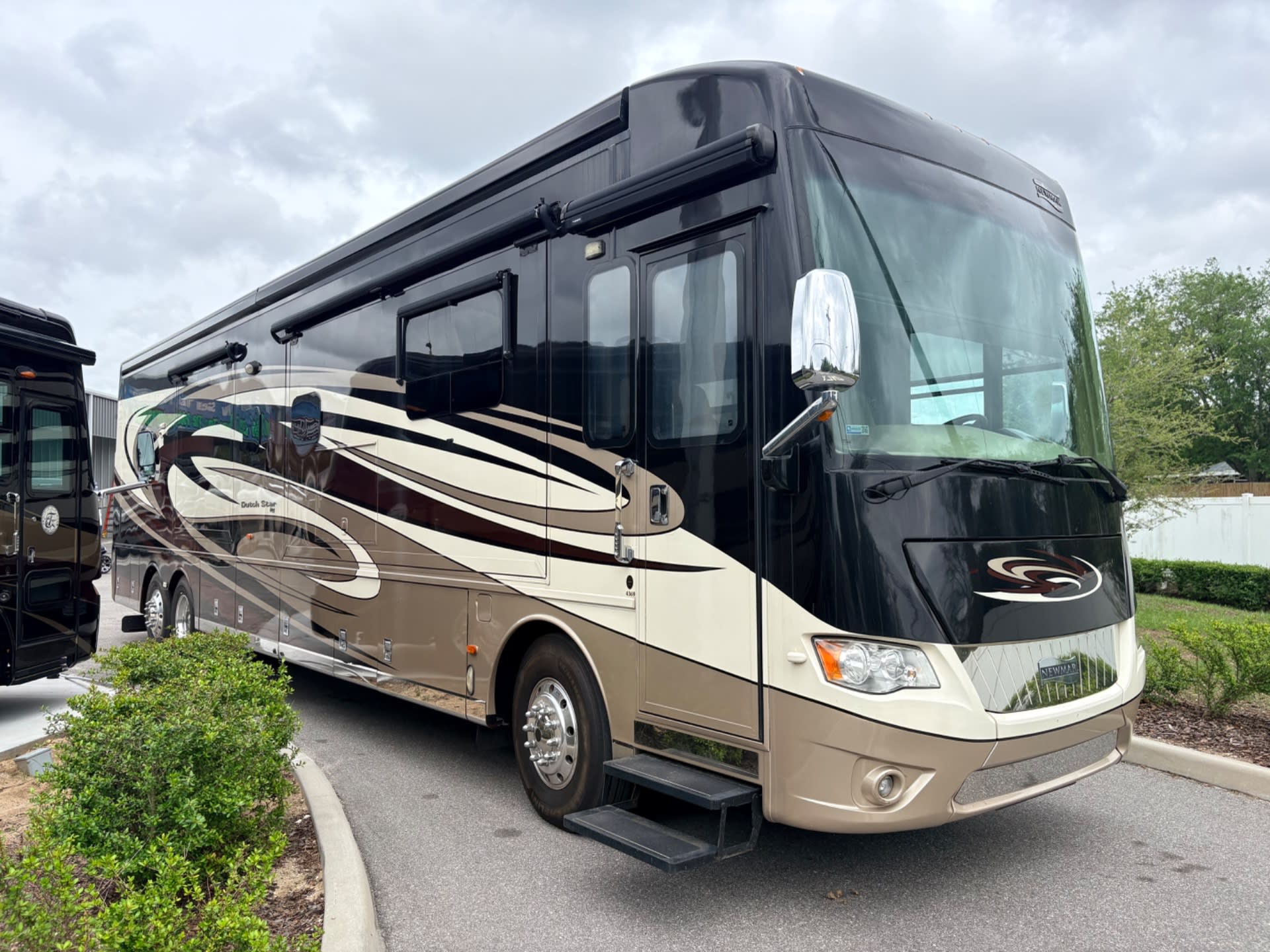 2016 Newmar Dutch Star 4369 - Exterior view