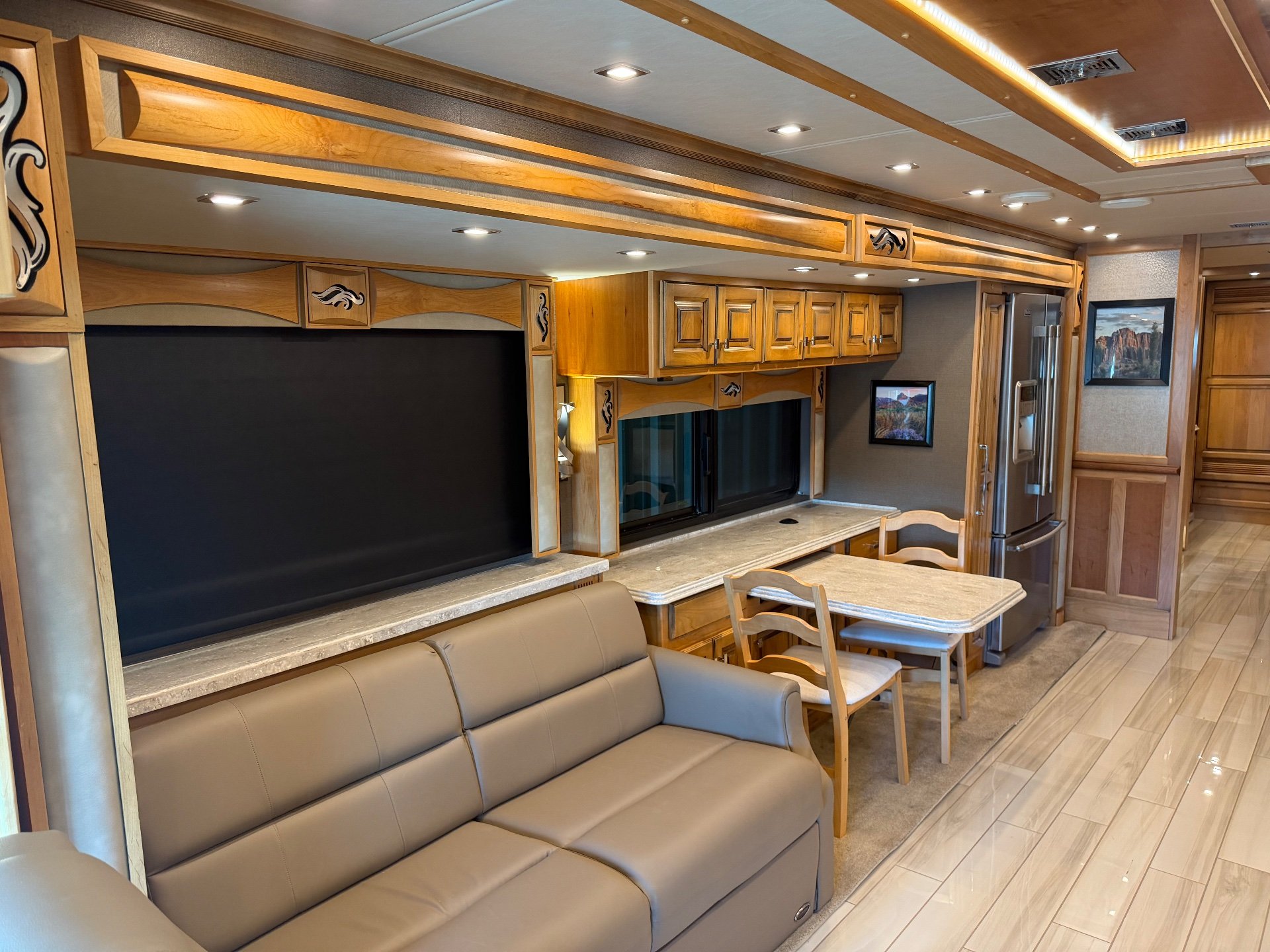2019 Tiffin Phaeton 40 IH - Photo 4